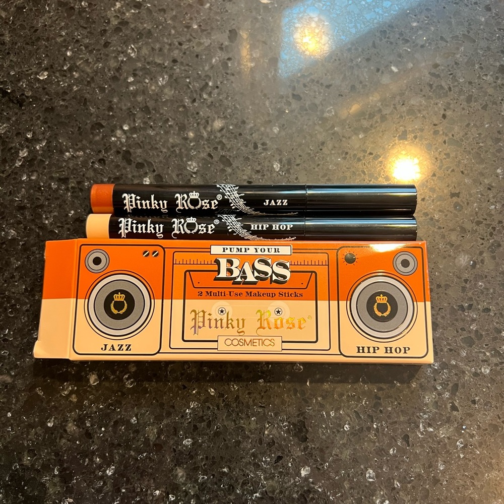Multi use makeup sticks (eyeshadow)